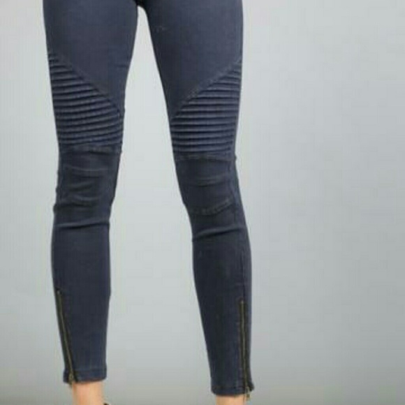🎉Famous Moto Jeggings.🎉..... - Picture 2 of 2